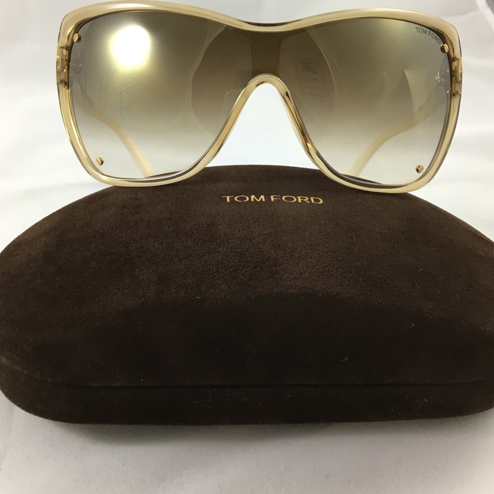 COPY - Tom Ford beautiful design with ivory touch